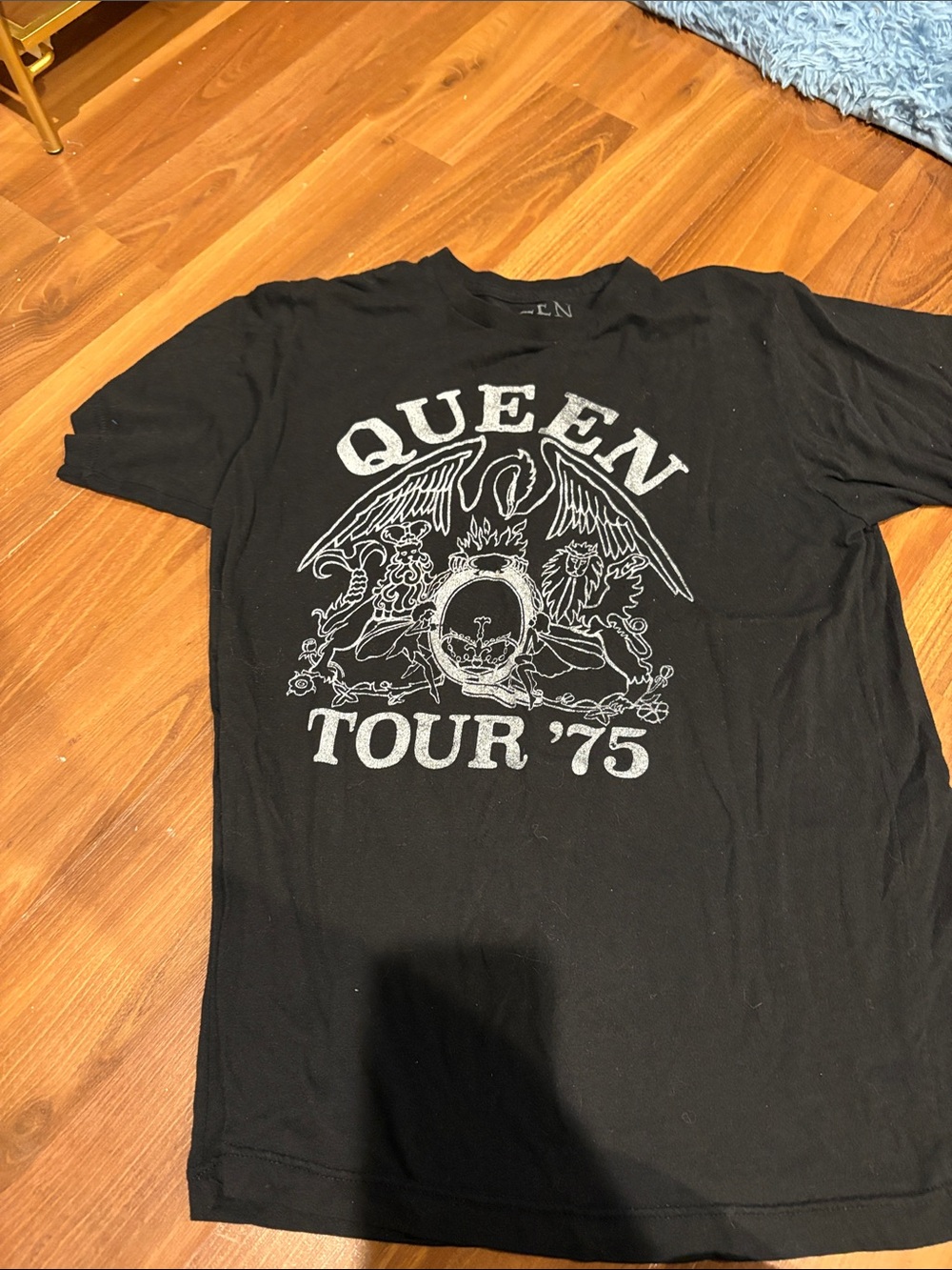 Queen Black Graphic 'Tour 75' Short Sleeve Tee